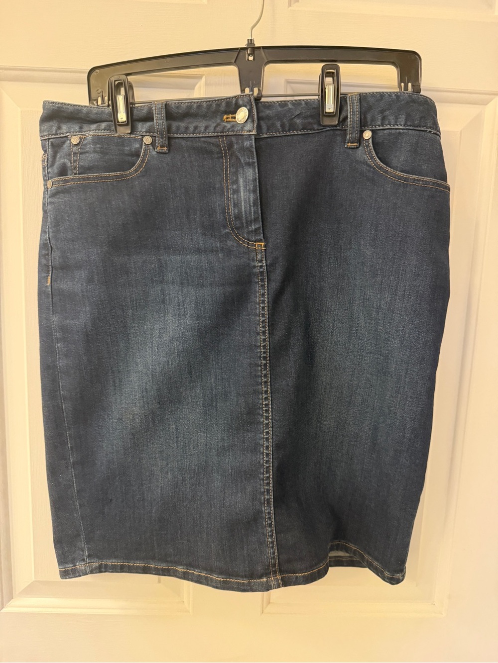 🩷 Talbots size 10 Dark Blue Denim pencil Skirt with Contrast Stitching